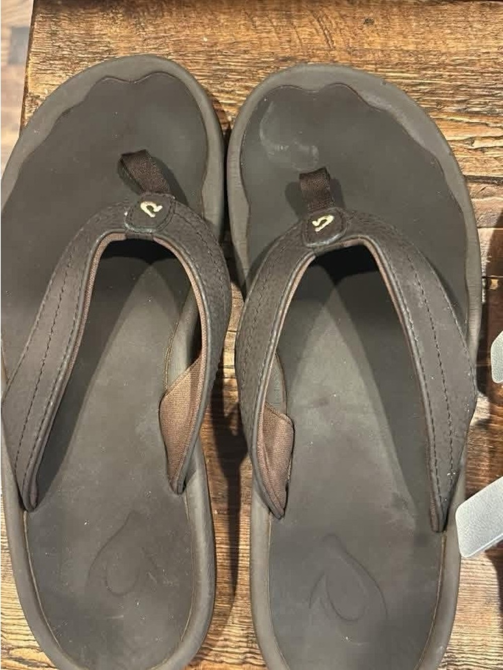 Olukai women’s 6 Brown  leather flip flops